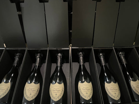 如何區分和評估不同類型的香檳，例如年份、無年份和頂級特釀？