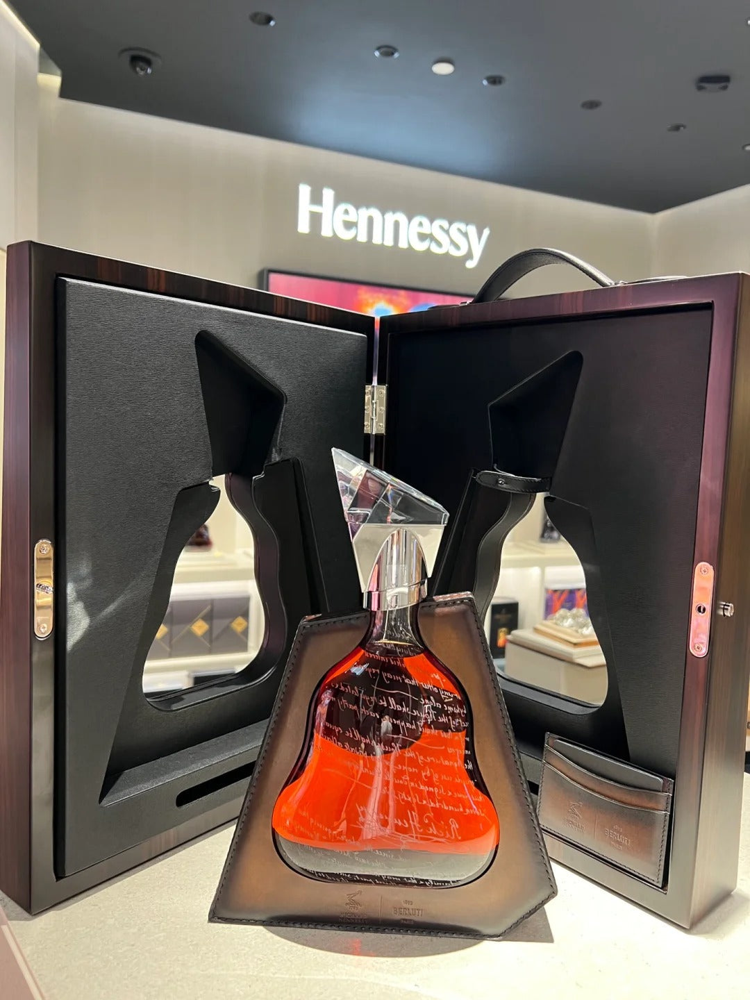 Richard Hennessy Baccarat Decanter bottle, labels and packaging for edition and label identification