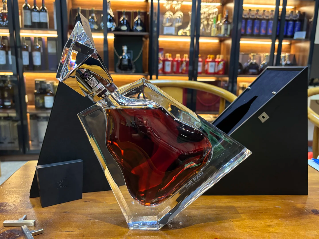 Hennessy Cognac bottle, labels and packaging for appraisal factors and edition