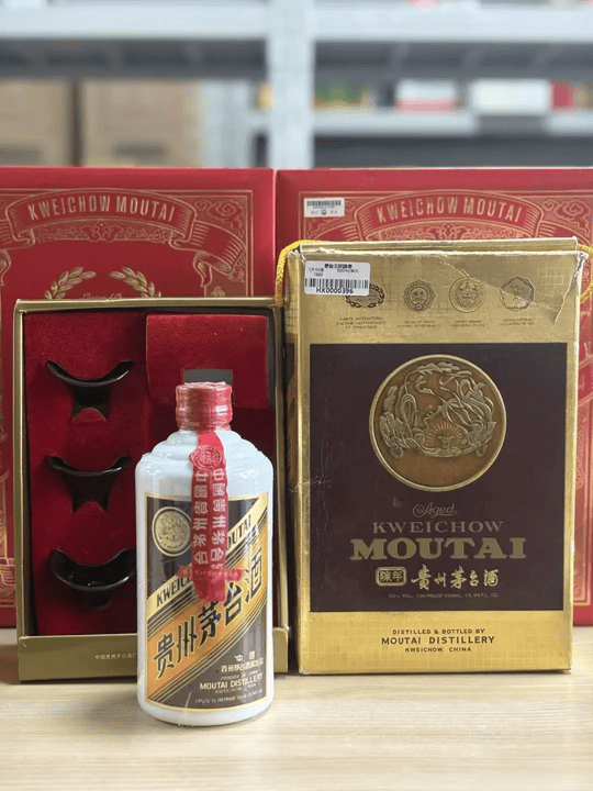 1993年貴州茅台酒連金色外盒