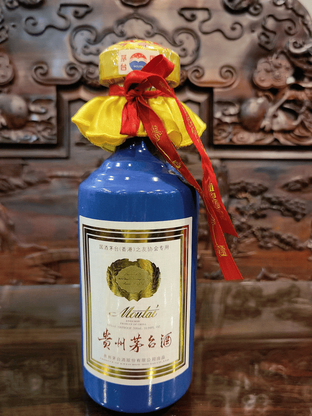 在中環茶餐廳裡，我們幫林先生變現了一瓶珍藏15年的藍瓶茅台