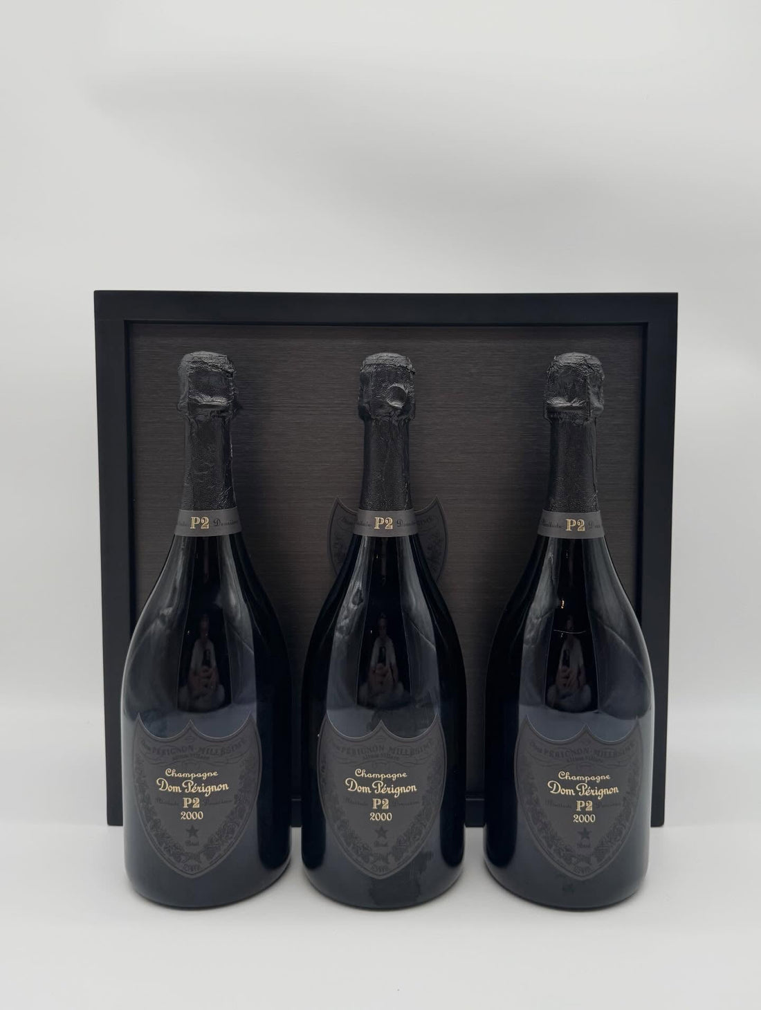 Dom Pérignon Champagne (2000) bottle, labels and packaging for packaging and accessories review
